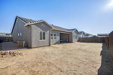Exterior - 1367 Tannehill Dr, Manteca, CA 95337 photo 7 of 13
