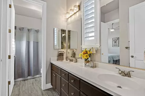 Bath - 1367 Tannehill Dr, Manteca, CA 95337 photo 4 of 5