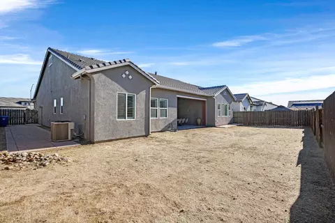 Exterior - 1367 Tannehill Dr, Manteca, CA 95337 photo 6 of 13