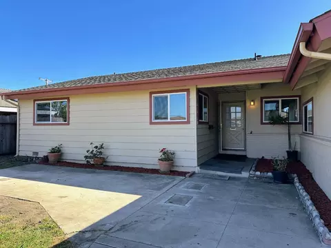 Exterior - 737 Saint Ann Dr, Salinas, CA 93901 photo 3 of 8