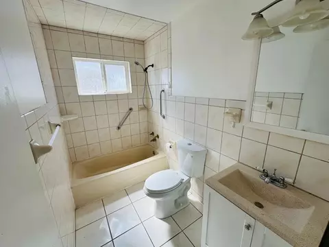 Bath - 737 Saint Ann Dr, Salinas, CA 93901 photo 1 of 2