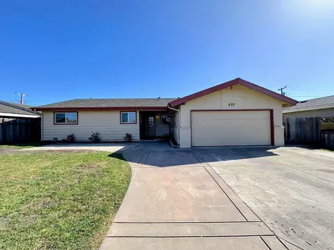 Exterior - 737 Saint Ann Dr, Salinas, CA 93901 photo 2 of 8