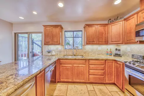 Kitchen - 7468 Leafwood Dr, Prunedale, CA 93907 photo 4 of 7