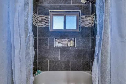 Bath - 7468 Leafwood Dr, Prunedale, CA 93907 photo 5 of 5