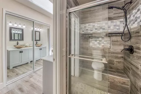 Bath - 7468 Leafwood Dr, Prunedale, CA 93907 photo 3 of 5