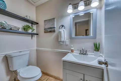 Bath - 7468 Leafwood Dr, Prunedale, CA 93907 photo 1 of 5