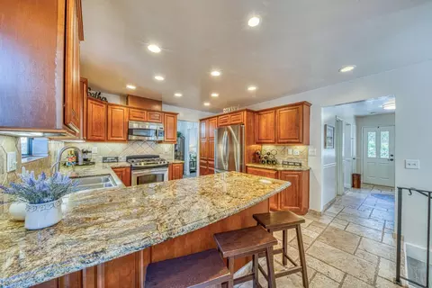 Kitchen - 7468 Leafwood Dr, Prunedale, CA 93907 photo 3 of 7