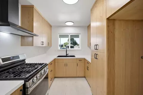 Kitchen - 450 Beck St, Watsonville, CA 95076 photo 2 of 3