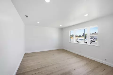 Living - 450 Beck St, Watsonville, CA 95076 photo 1 of 4