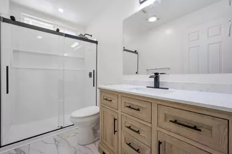 Bath - 450 Beck St, Watsonville, CA 95076 photo 1 of 2