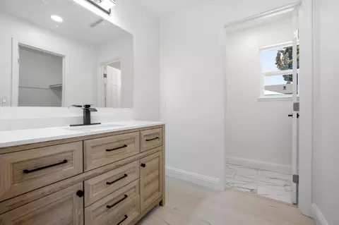 Bath - 450 Beck St, Watsonville, CA 95076 photo 2 of 2