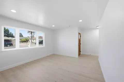 Living - 450 Beck St, Watsonville, CA 95076 photo 3 of 4