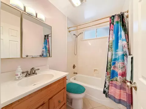 Bath - 1290 De Solo Dr, Pacifica, CA 94044 photo 2 of 3