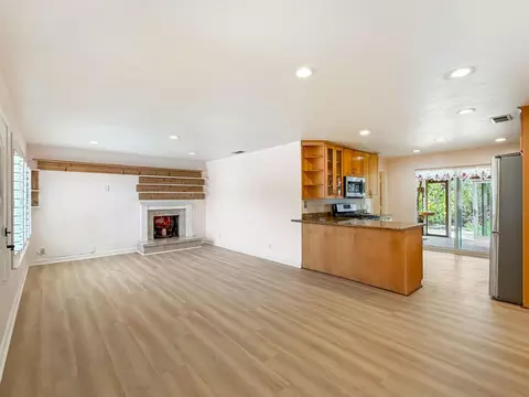 Living - 1290 De Solo Dr, Pacifica, CA 94044 photo 3 of 3