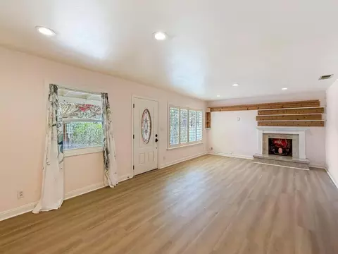 Living - 1290 De Solo Dr, Pacifica, CA 94044 photo 1 of 3