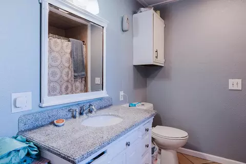 Bath - 15 Rincon Ave, Salinas, CA 93905 photo 2 of 2