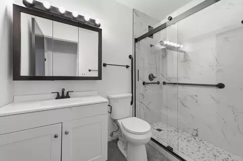 Bath - 400 Davey Glen Rd 4330, Belmont, CA 94002 photo 1 of 1