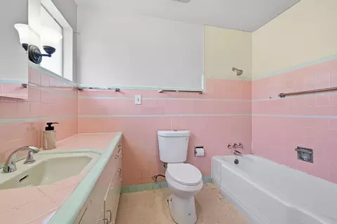 Bath - 365 E Iowa Ave, Sunnyvale, CA 94086 photo 2 of 2