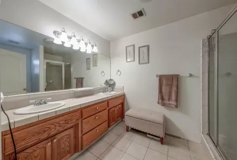 Bath - 3429 Baron St, Madera, CA 93637 photo 1 of 2