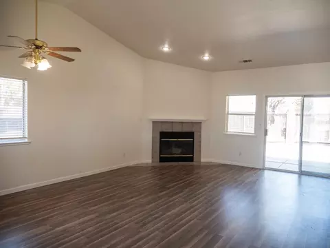 Living - 29202 Rio Verde Dr, Gustine, CA 95322 photo 2 of 7