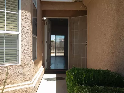 Entry Way - 29202 Rio Verde Dr, Gustine, CA 95322 photo 2 of 7