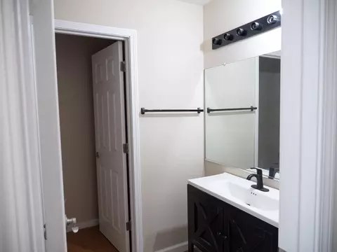 Bath - 29202 Rio Verde Dr, Gustine, CA 95322 photo 1 of 14