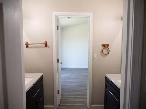 Bath - 29202 Rio Verde Dr, Gustine, CA 95322 photo 14 of 14