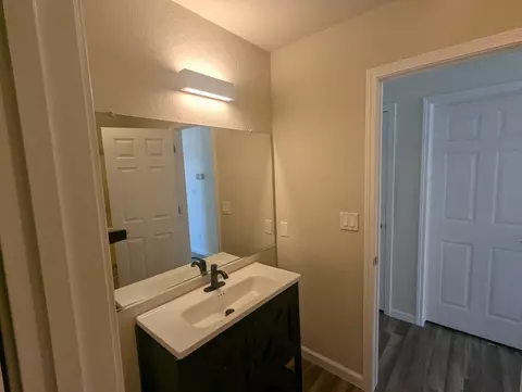 Bath - 29202 Rio Verde Dr, Gustine, CA 95322 photo 6 of 14