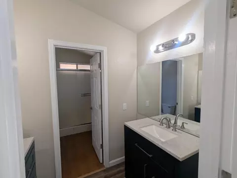 Bath - 29202 Rio Verde Dr, Gustine, CA 95322 photo 8 of 14