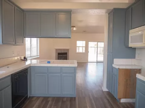 Kitchen - 29202 Rio Verde Dr, Gustine, CA 95322 photo 3 of 4