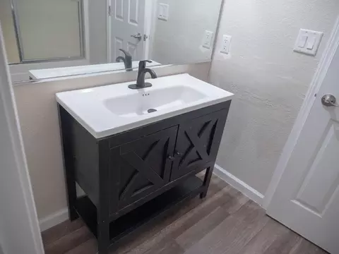Bath - 29202 Rio Verde Dr, Gustine, CA 95322 photo 5 of 14