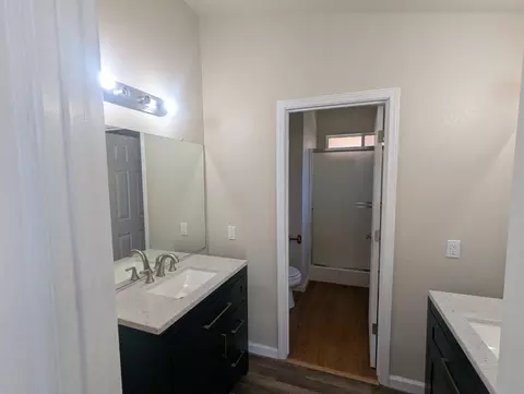 Bath - 29202 Rio Verde Dr, Gustine, CA 95322 photo 7 of 14
