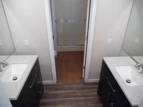Bath - 29202 Rio Verde Dr, Gustine, CA 95322 photo 13 of 14