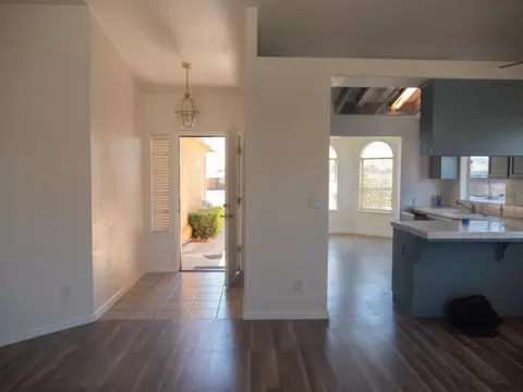 Entry Way - 29202 Rio Verde Dr, Gustine, CA 95322 photo 3 of 7