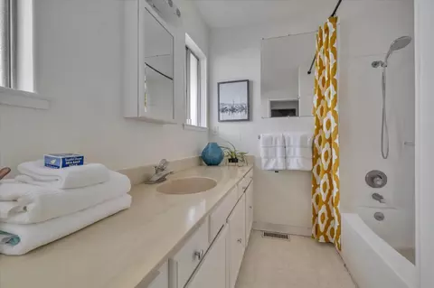 Bath - 103 Darlington Ln, Soquel, CA 95073 photo 1 of 2