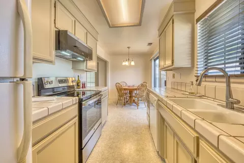 Kitchen - 1056 Padre Dr 5, Salinas, CA 93901 photo 2 of 3