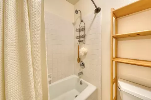 Bath - 1056 Padre Dr 5, Salinas, CA 93901 photo 2 of 2
