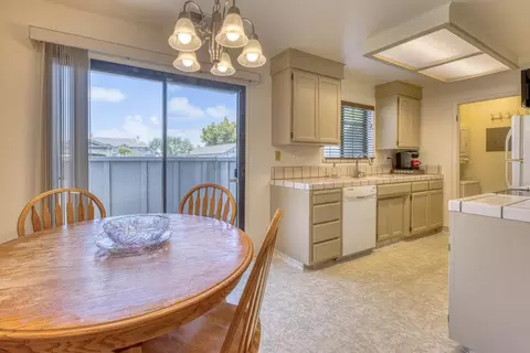 Dining - 1056 Padre Dr 5, Salinas, CA 93901 photo 1 of 1