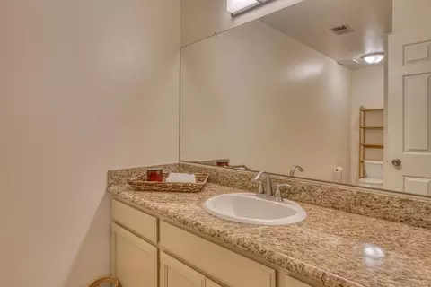 Bath - 1056 Padre Dr 5, Salinas, CA 93901 photo 1 of 2