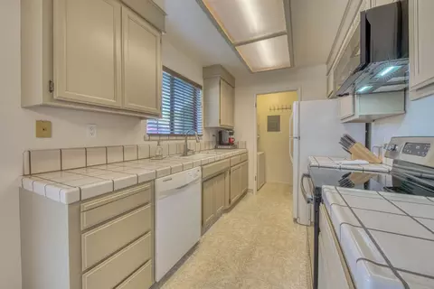 Kitchen - 1056 Padre Dr 5, Salinas, CA 93901 photo 1 of 3
