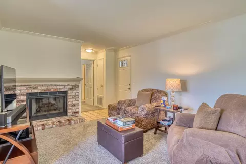 Living - 1056 Padre Dr 5, Salinas, CA 93901 photo 1 of 2