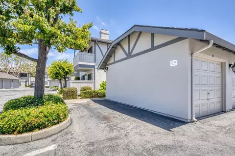 Exterior - 1056 Padre Dr 5, Salinas, CA 93901 photo 2 of 6