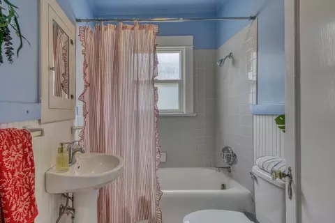 Bath - 116 Harvest St, Salinas, CA 93901 photo 1 of 1