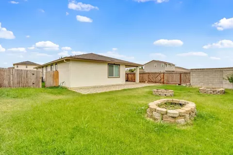Exterior - 4076 Eugene Dr, Olivehurst, CA 95961 photo 5 of 7