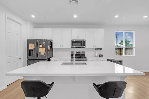 Kitchen - 4076 Eugene Dr, Olivehurst, CA 95961 photo 2 of 2