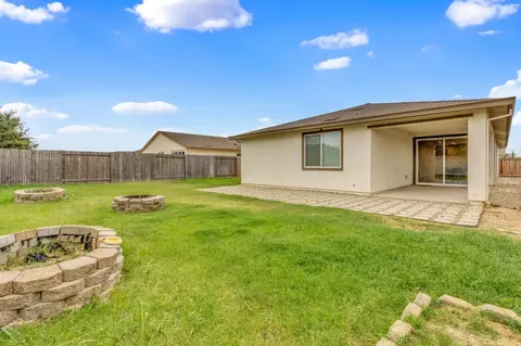 Exterior - 4076 Eugene Dr, Olivehurst, CA 95961 photo 4 of 7