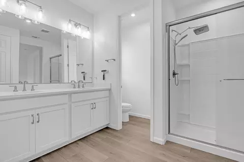 Bath - 4076 Eugene Dr, Olivehurst, CA 95961 photo 2 of 2
