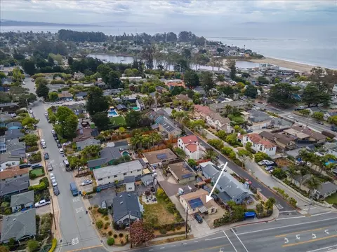 570 17th Ave, Santa Cruz, CA 95062