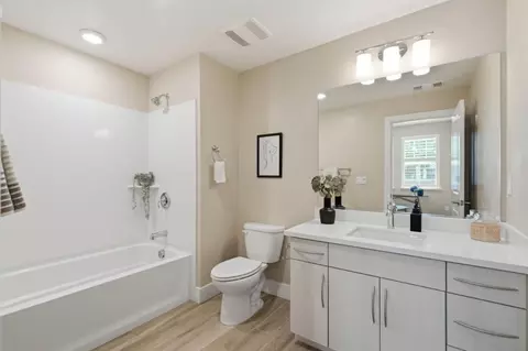 Bath - 350 Circuit Way, Mountain View, CA 94043 photo 1 of 3