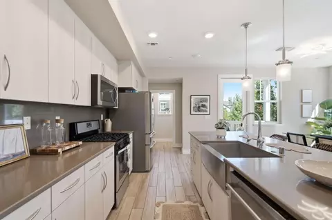Kitchen - 350 Circuit Way, Mountain View, CA 94043 photo 3 of 4